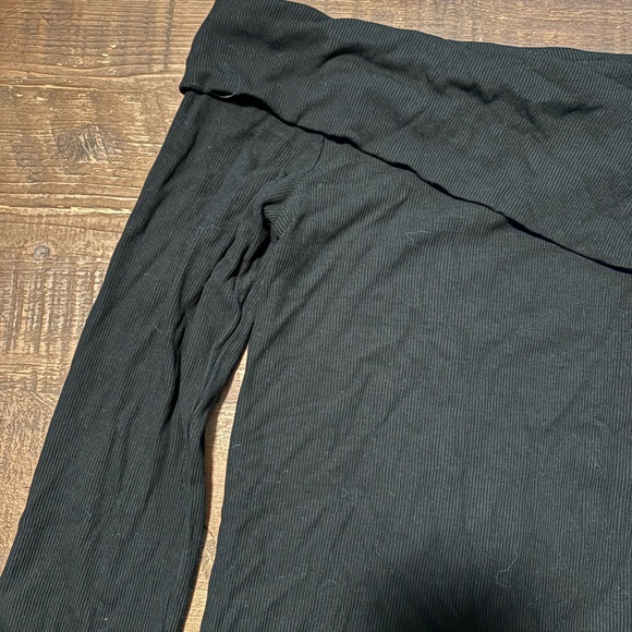 Chic Black Off-Shoulder Blouse - Picture 3 of 5